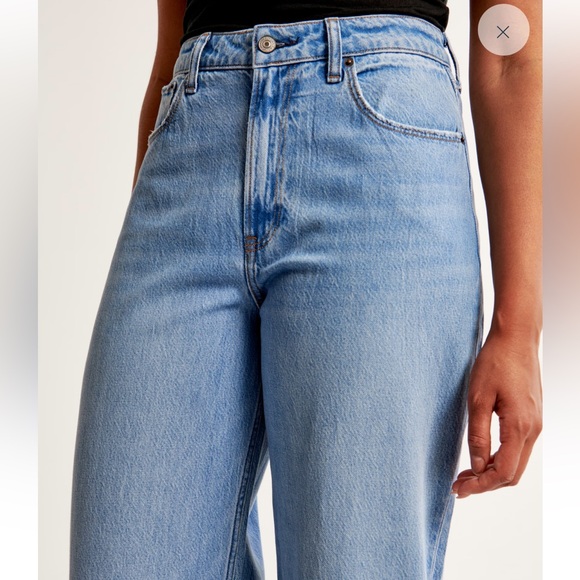 Cropped Wide Leg Jean - Picture 4 of 7